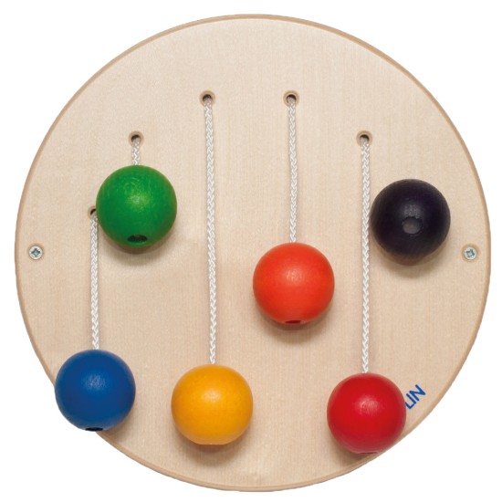 Vytahování kuliček - hra na poznávání barev a mechanických souvislostí